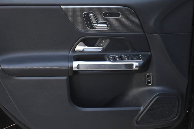 Used 2022 Mercedes-Benz GLB 250 w/ Premium Package Lite image 25