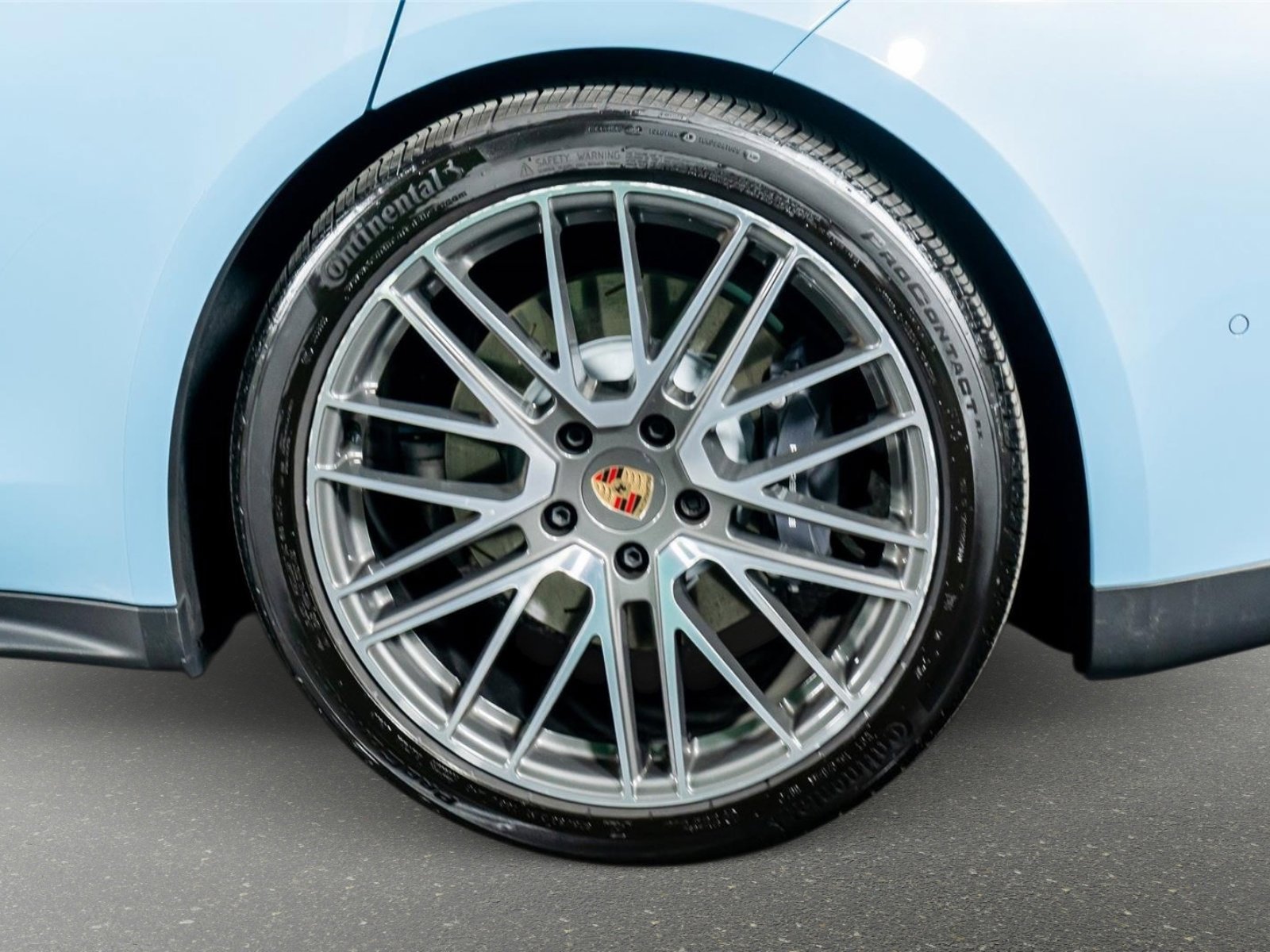 Used 2025 Porsche Panamera 4 w/ Premium Package image 17