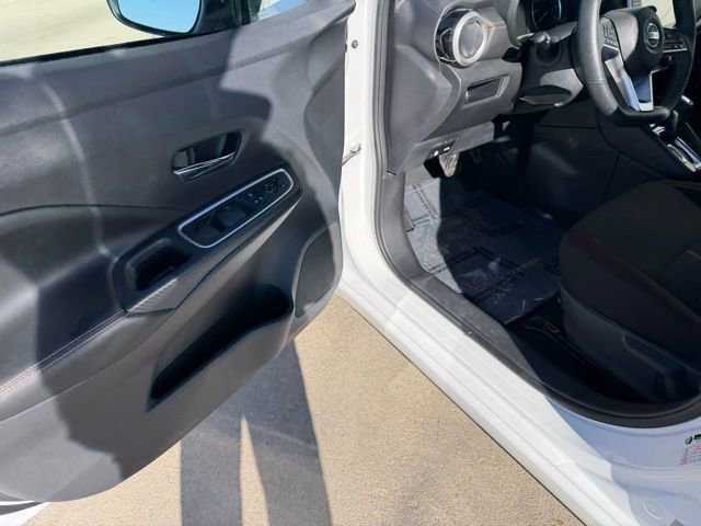 Used 2021 Nissan Versa SR w/ Convenience Package image 15