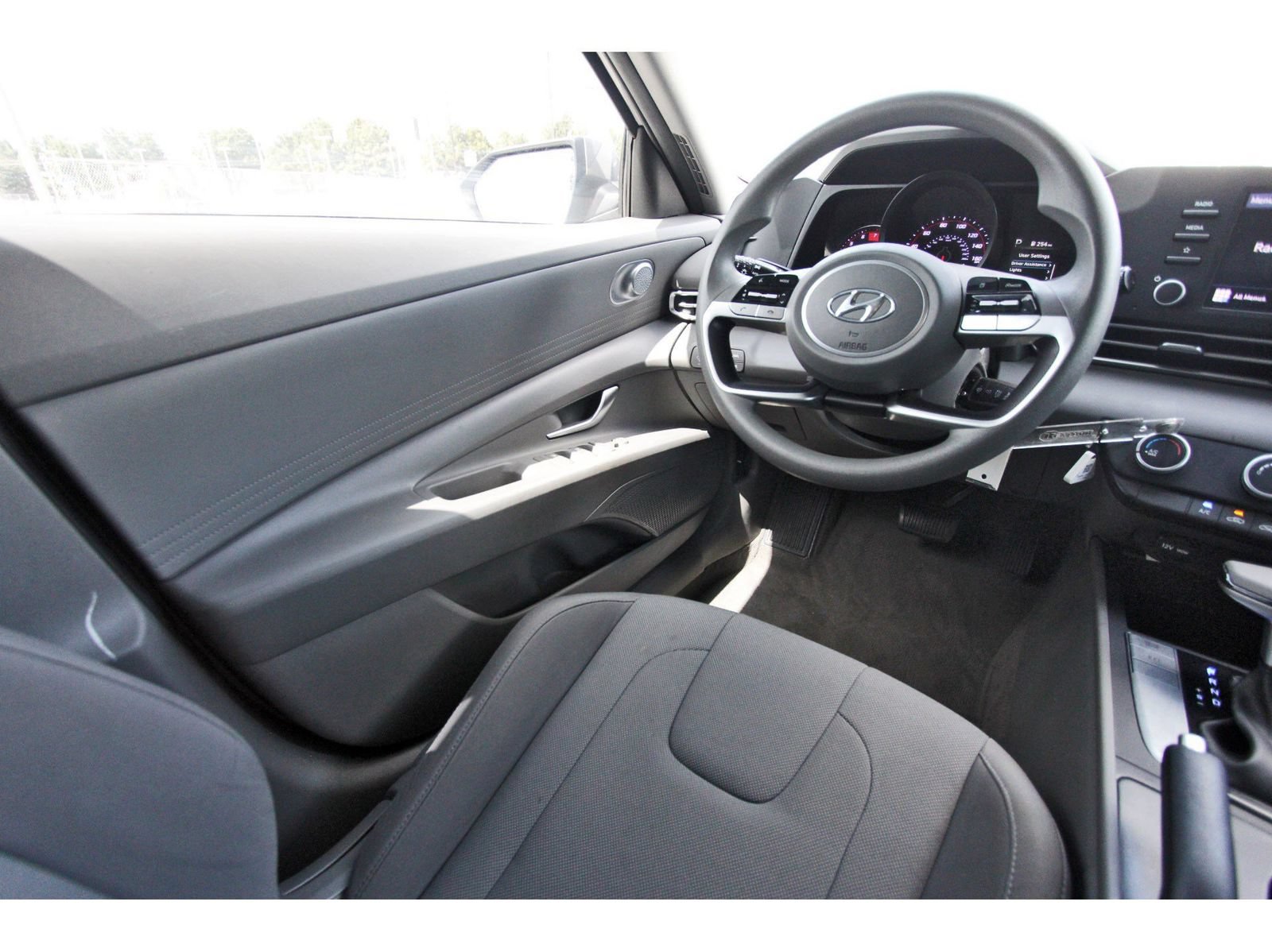 Used 2023 Hyundai Elantra SE FWD image 10