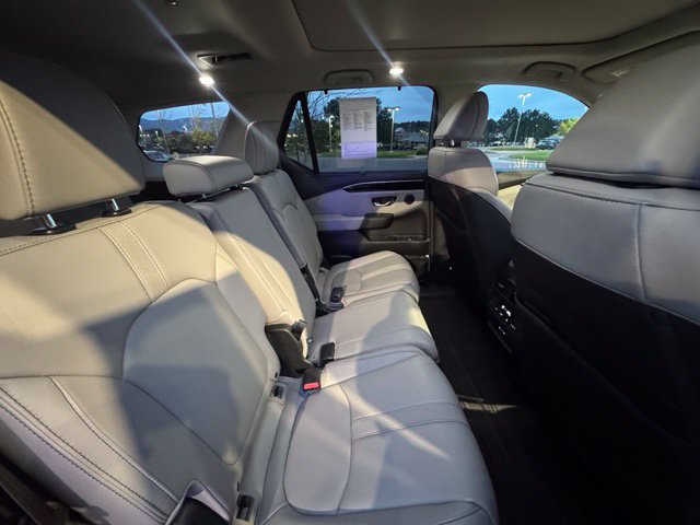 Used 2025 Honda Pilot Touring image 28