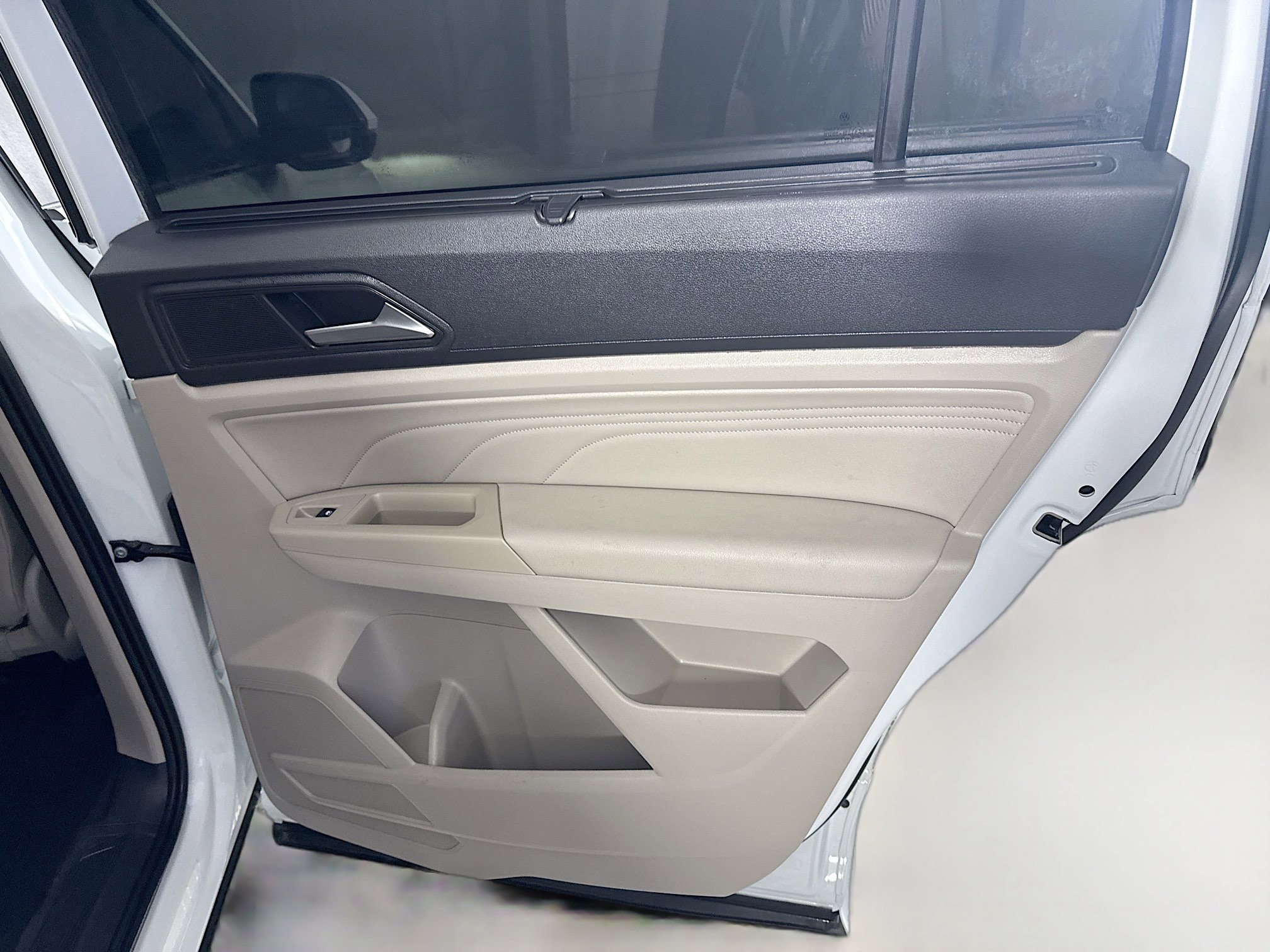 Used 2021 Volkswagen Atlas SEL R-Line image 28