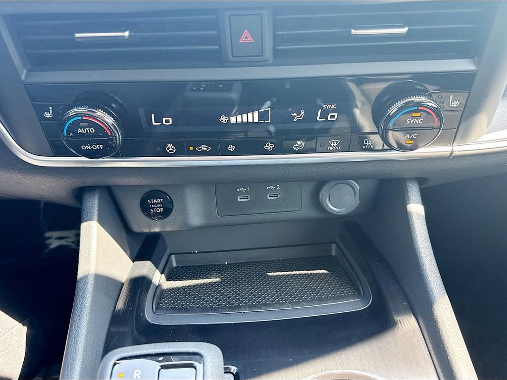 Used 2024 Nissan Rogue SV w/ SV Premium Package FWD image 14