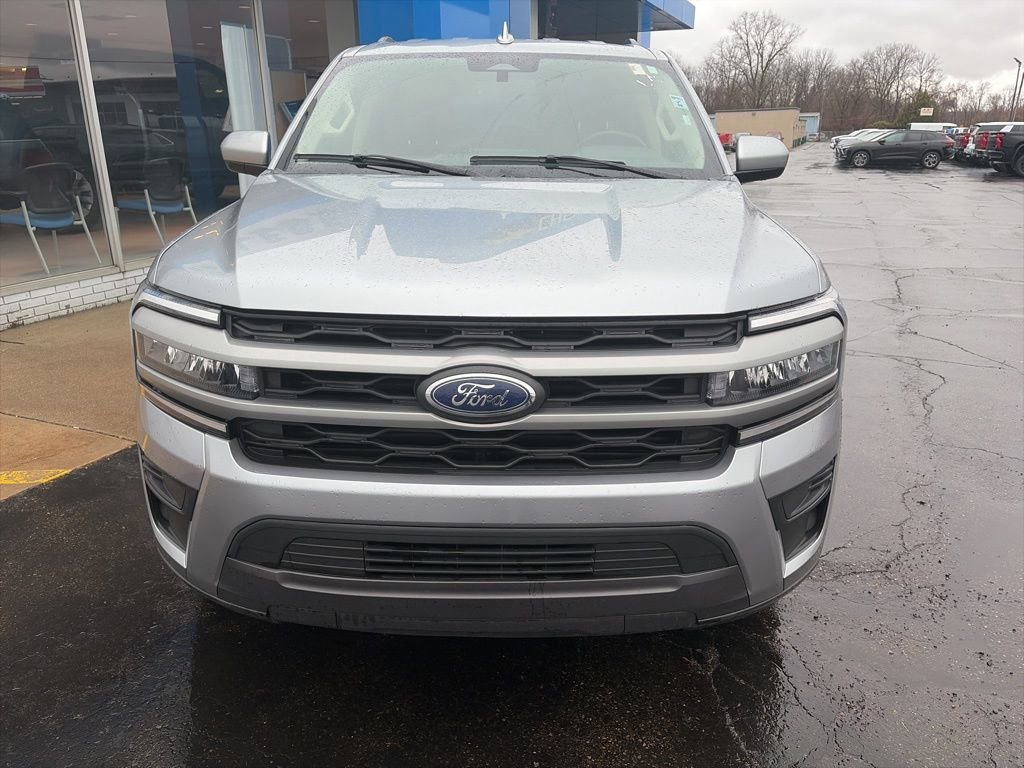 Used 2024 Ford Expedition Max XLT image 4