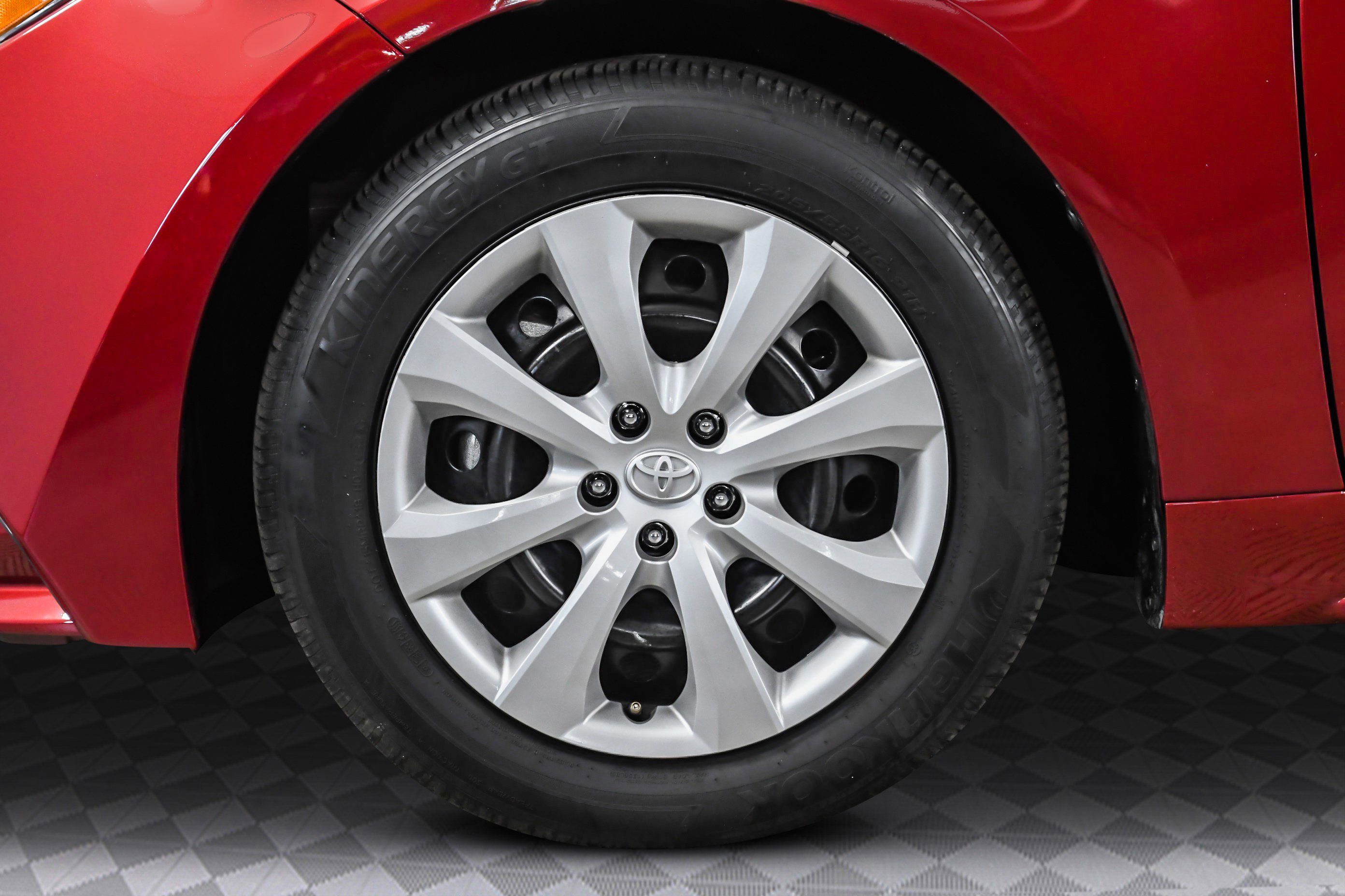 Used 2025 Toyota Corolla LE image 29