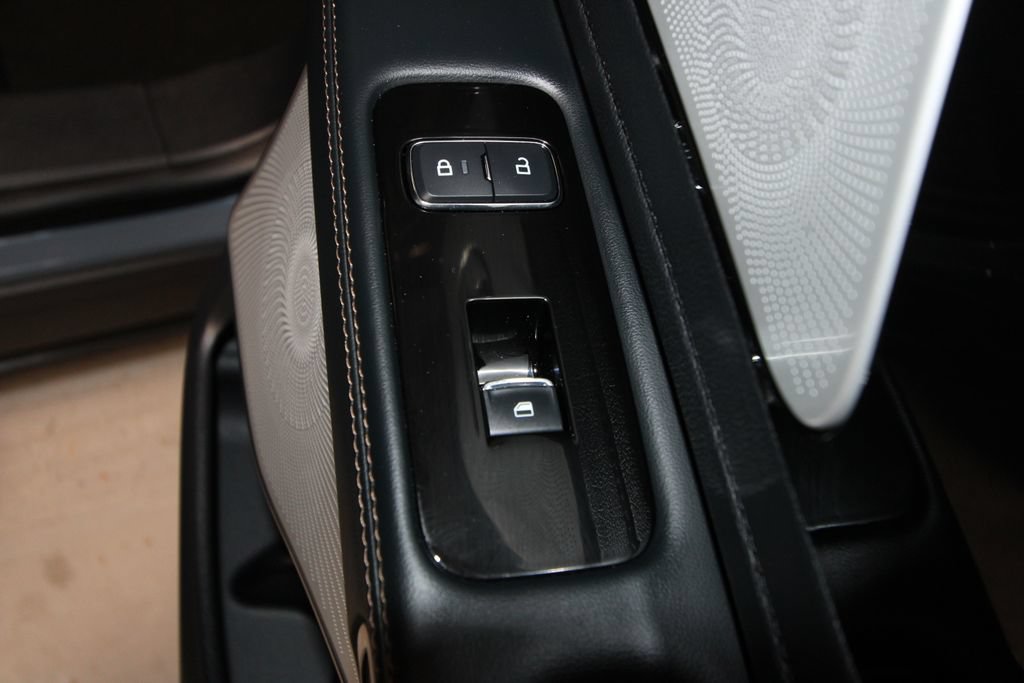 Used 2026 Lincoln Aviator Reserve AWD/4WD image 28