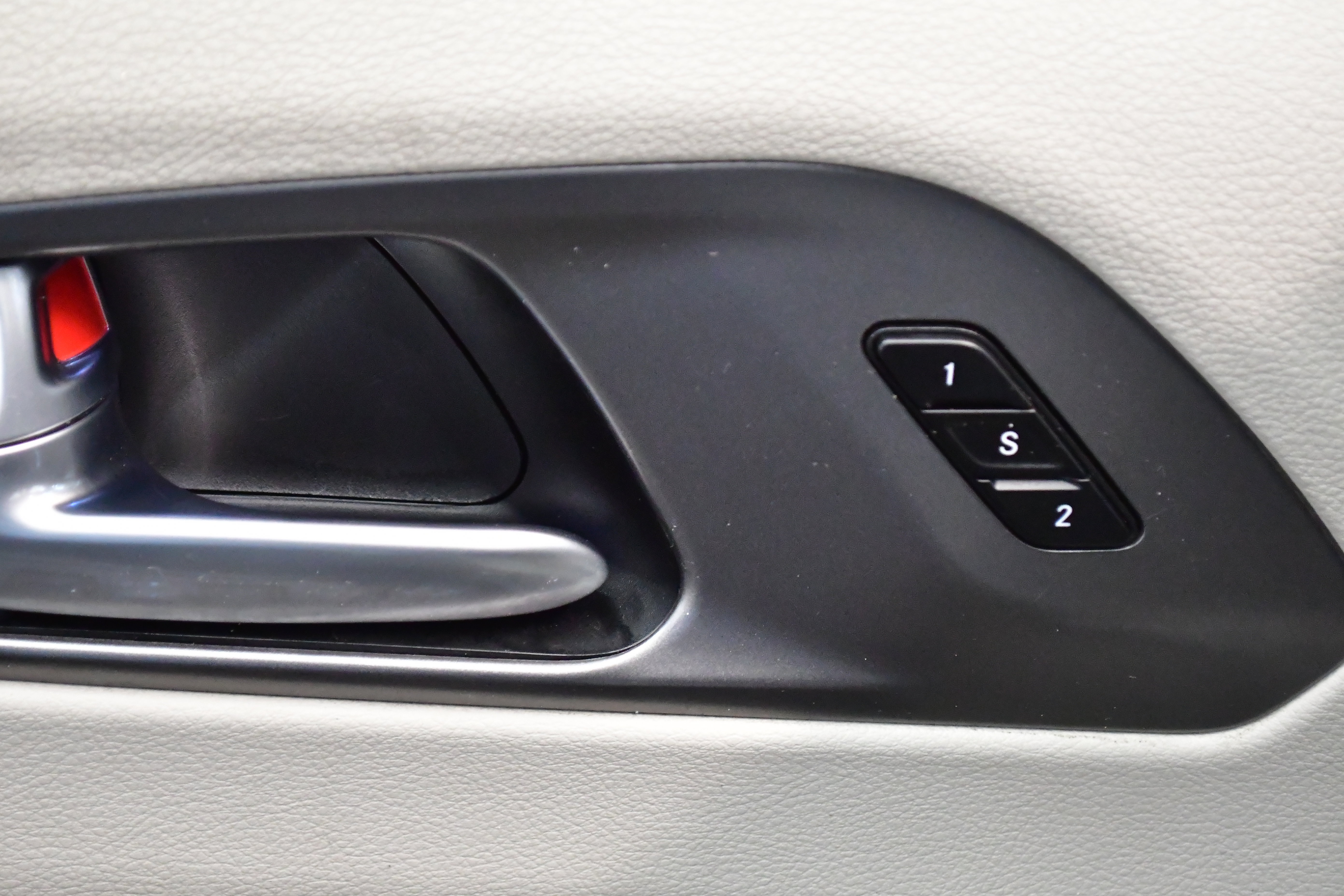 Used 2024 Chrysler Pacifica Touring-L image 35