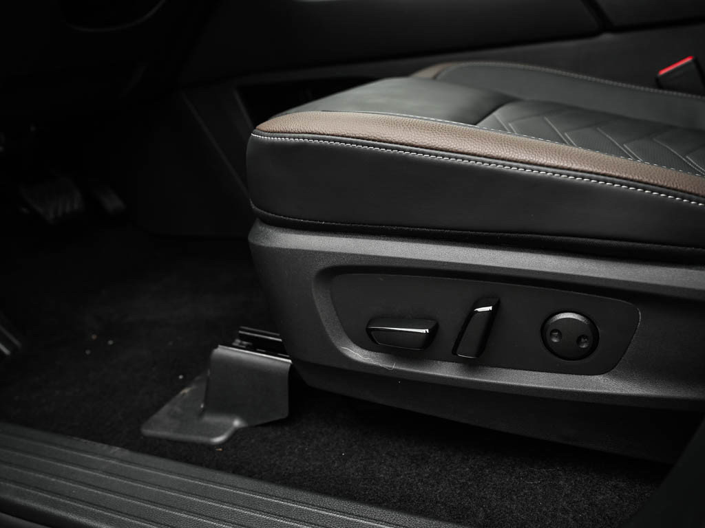 New 2025 Nissan Pathfinder Platinum w/ Lighting Package (N92) image 19