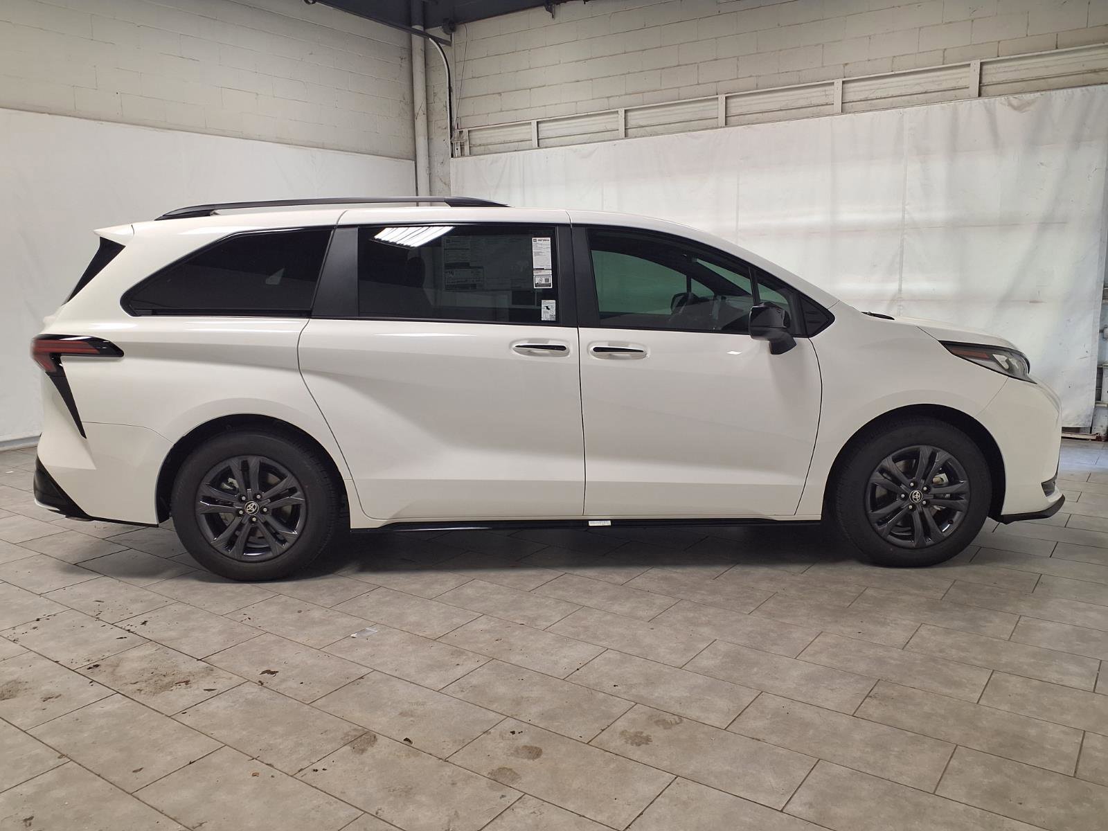 New 2026 Toyota Sienna XSE image 10