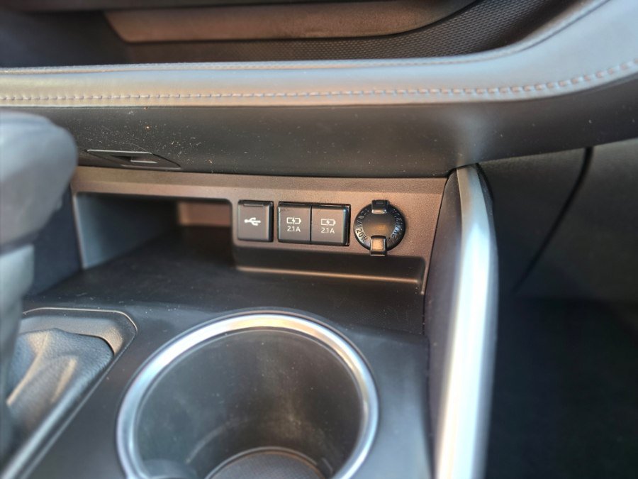 Used 2021 Toyota Highlander XLE AWD/4WD image 14
