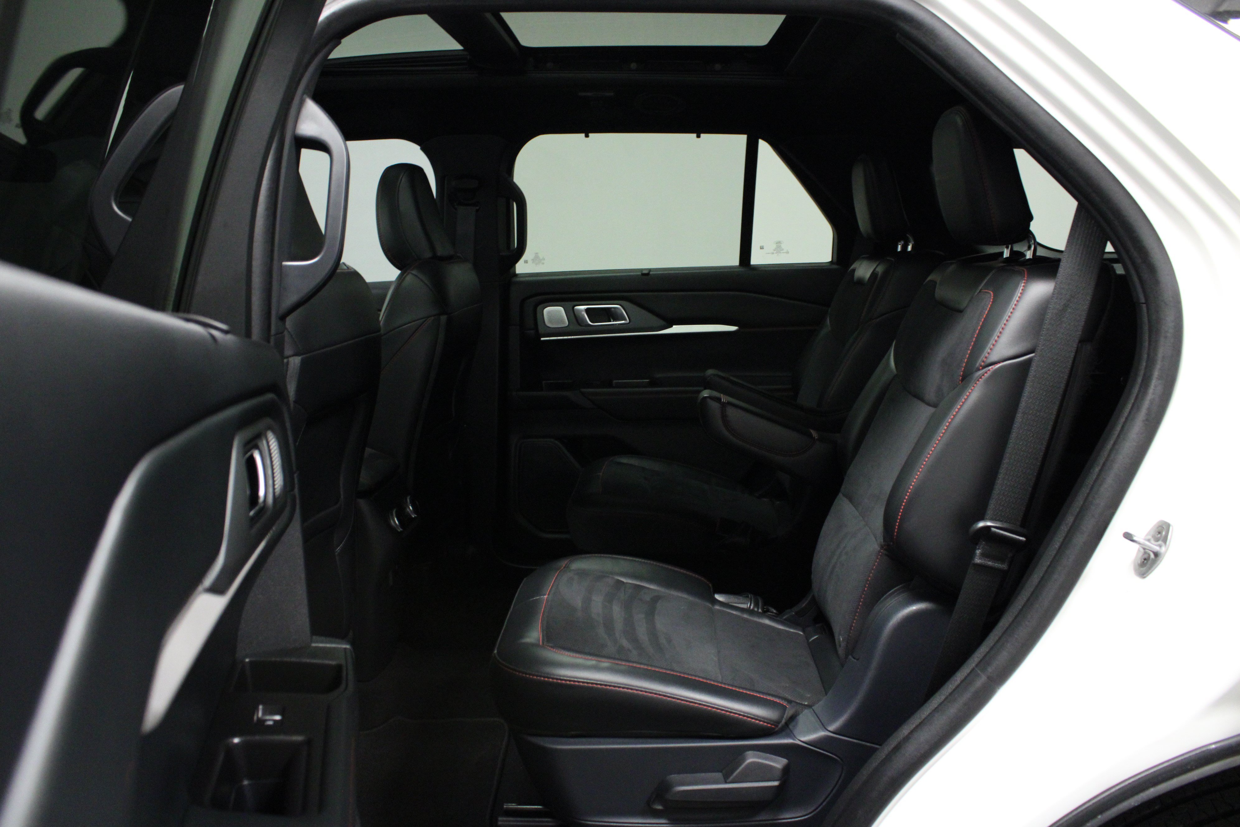 Used 2025 Ford Explorer ST AWD/4WD image 13
