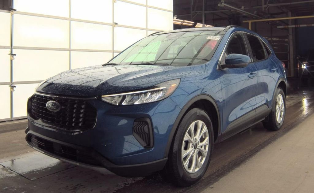 Used 2023 Ford Escape Active w/ Tech Pack #2 image 2