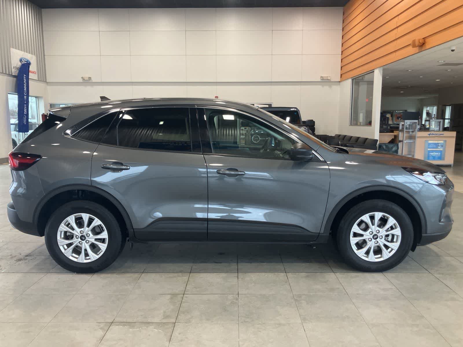 Used 2023 Ford Escape Active AWD/4WD image 4