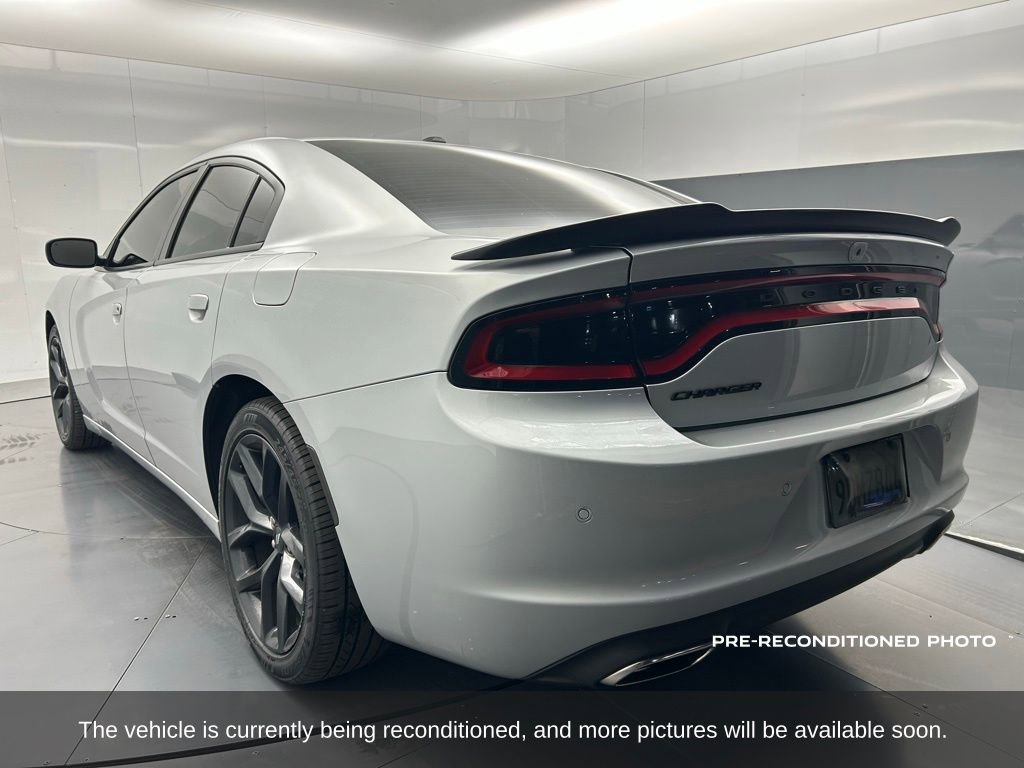 Used 2022 Dodge Charger SXT w/ Blacktop Package image 3