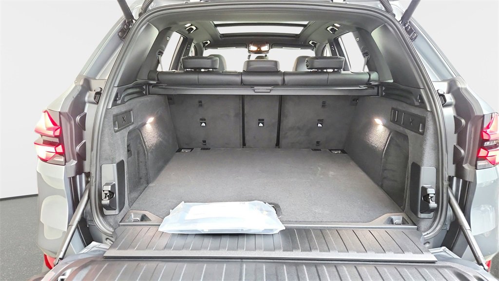 Used 2024 BMW X5 xDrive40i w/ Parking Assistance Package image 13