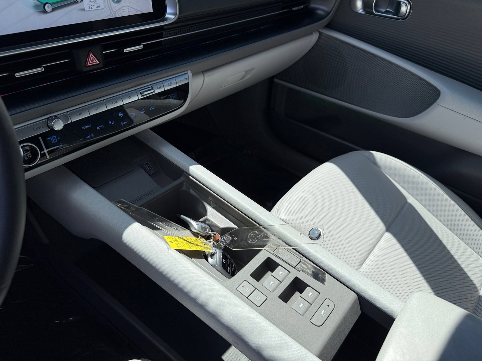 Used 2024 Hyundai Ioniq 6 Limited image 13