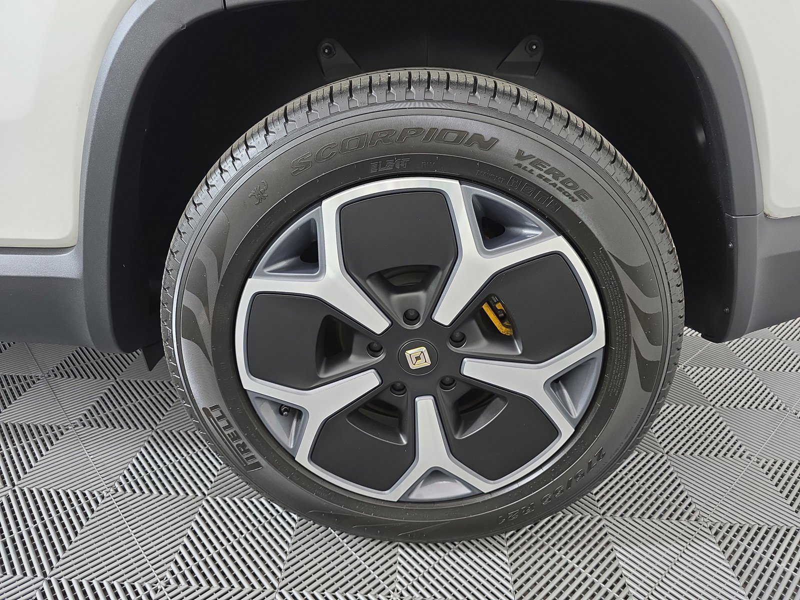 Used 2024 Rivian R1S Adventure AWD/4WD image 10