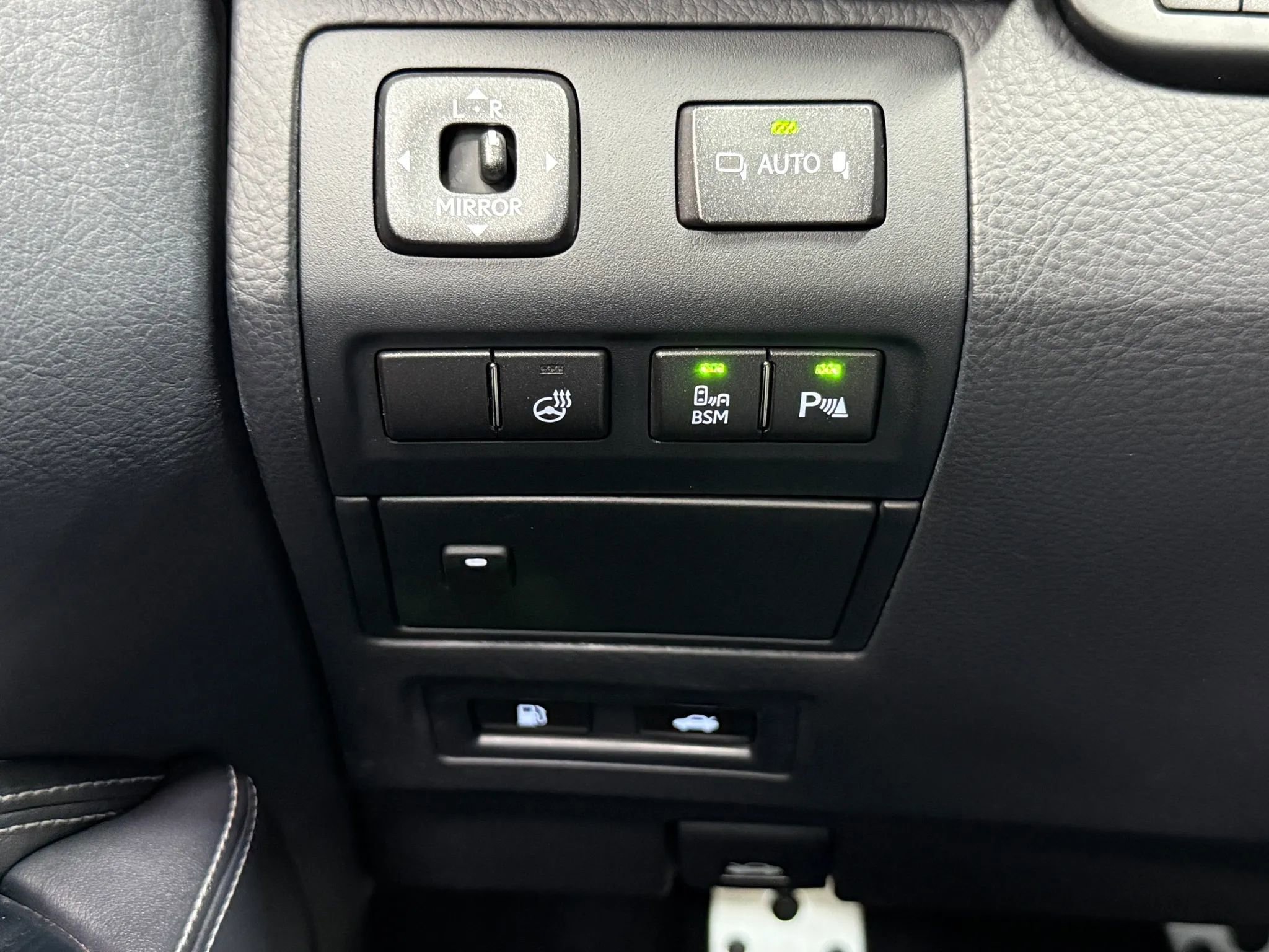 Used 2015 Lexus LS 460 AWD w/ F Sport Package image 28