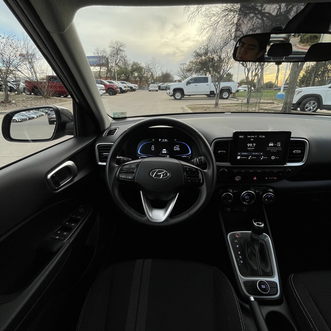 Used 2025 Hyundai Venue SEL image 11