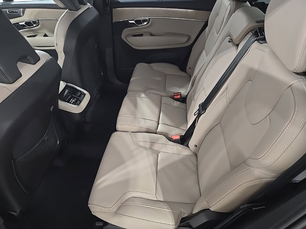 New 2026 Volvo XC90 B6 Ultra w/ Protection Package image 19