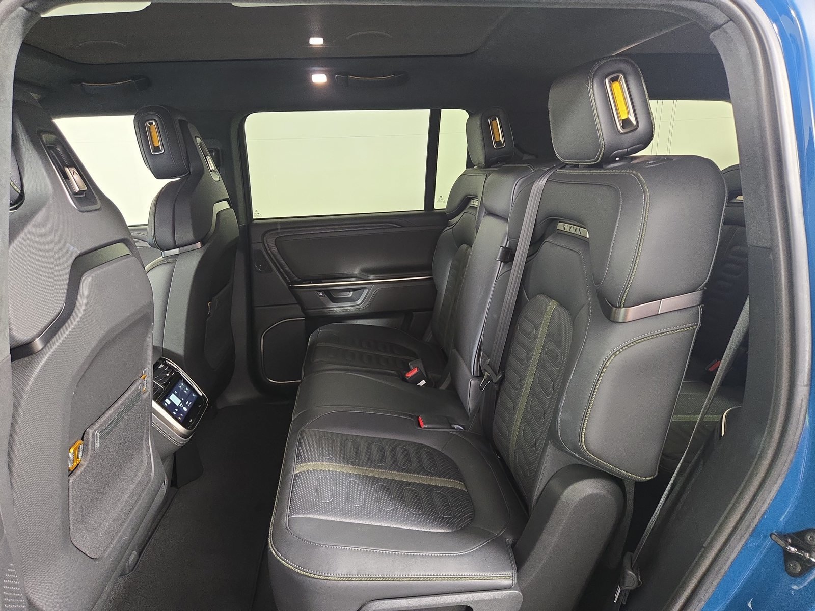 Used 2025 Rivian R1S Adventure Dual AWD/4WD image 21
