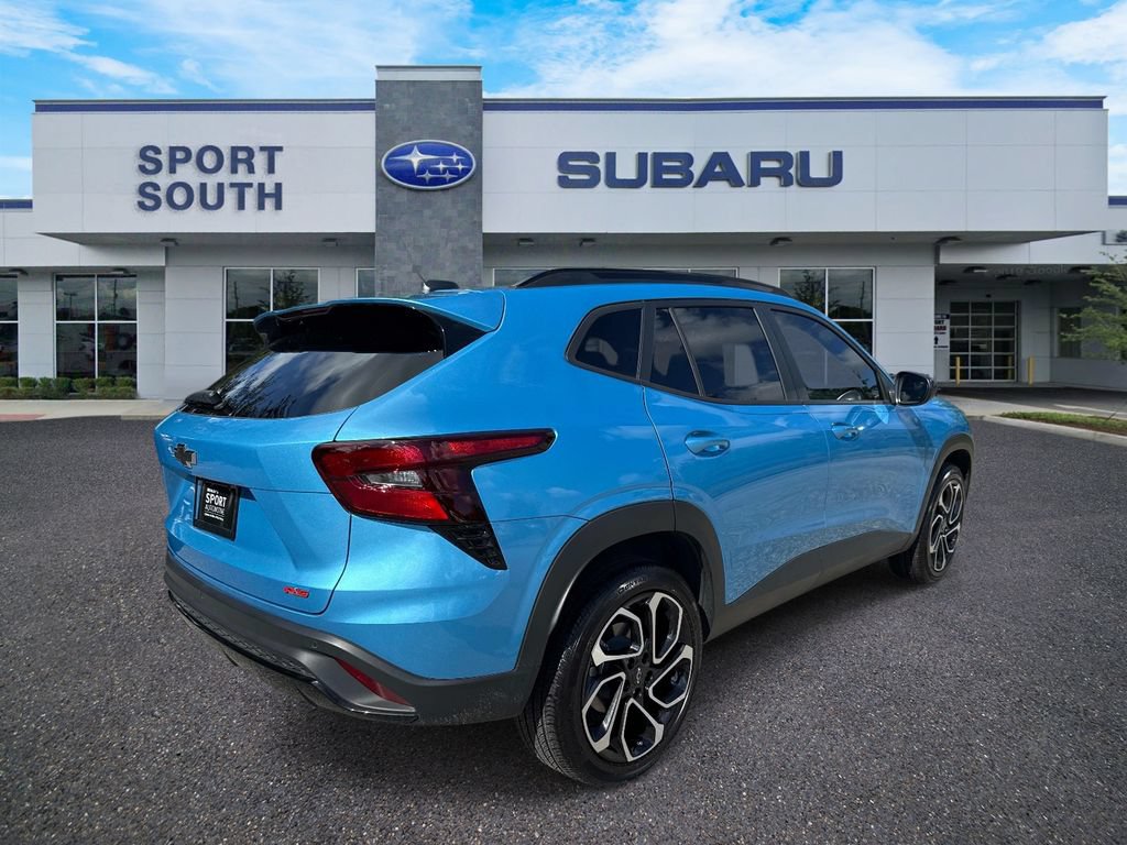 Used 2025 Chevrolet Trax RS w/ Driver Confidence Package FWD image 3