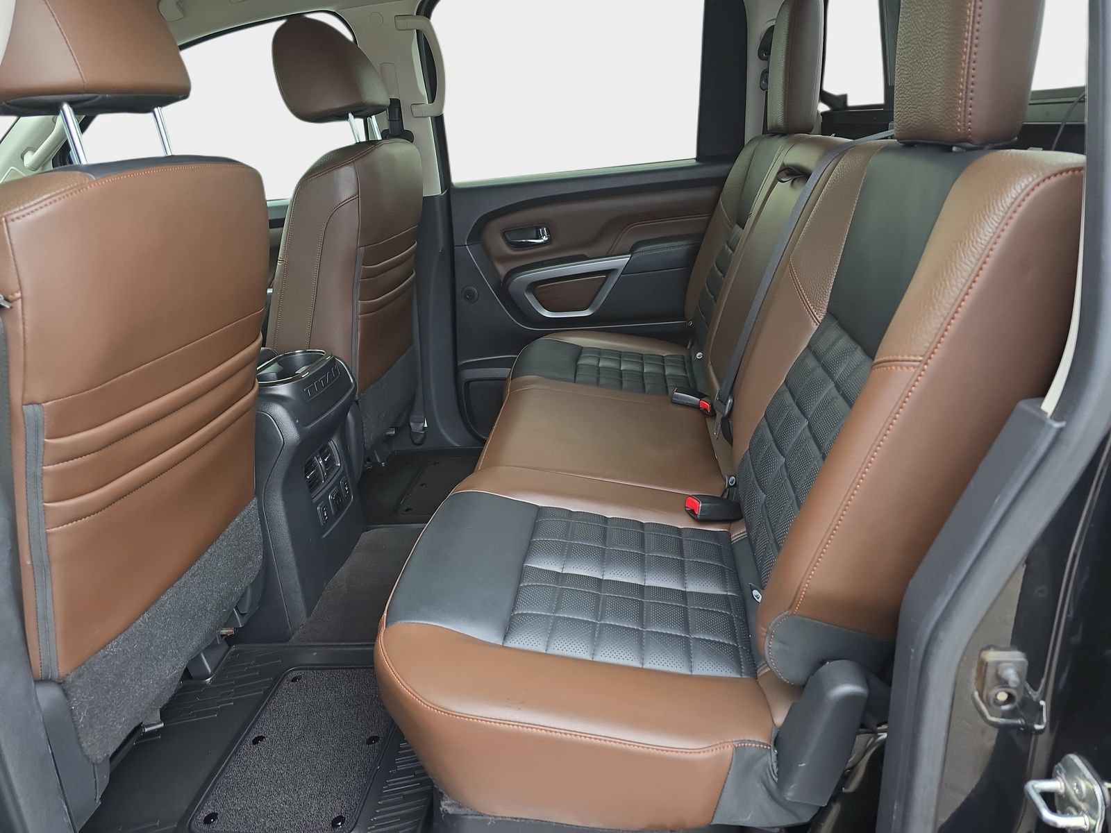 Used 2018 Nissan Titan Platinum Reserve w/ Platinum Utility Package AWD/4WD image 17
