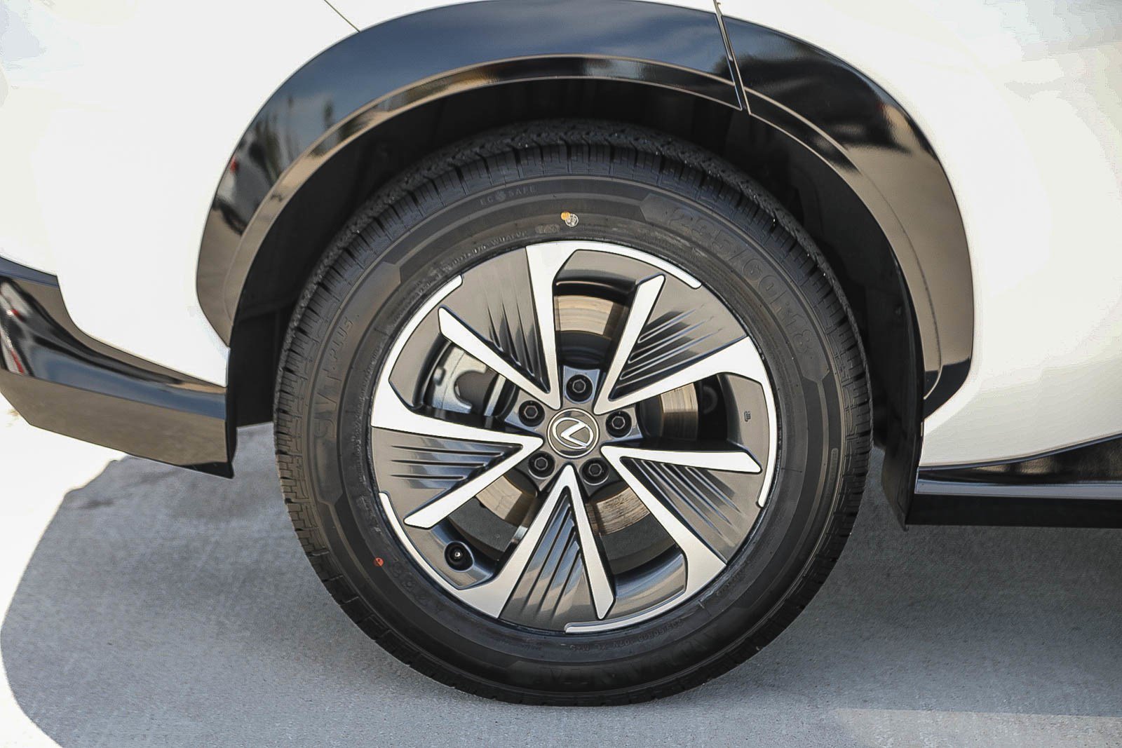 Used 2024 Lexus RZ 300e Premium FWD image 11