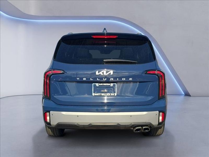 Used 2023 Kia Telluride EX w/ EX Captain's Chair Package image 4