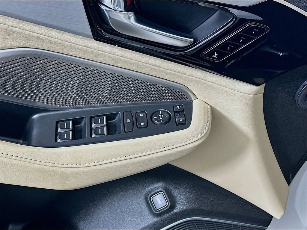 Used 2024 Acura MDX SH-AWD w/ Technology Package image 23