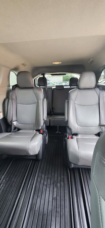 Used 2022 Toyota Sienna XLE image 18