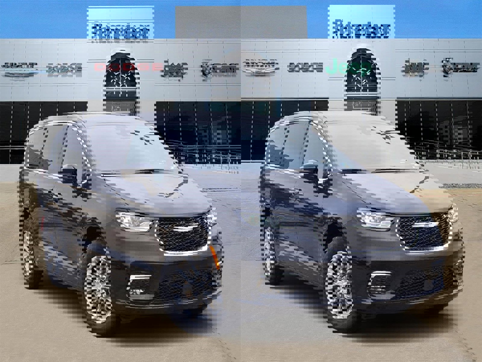 New 2026 Chrysler Pacifica Select image 1