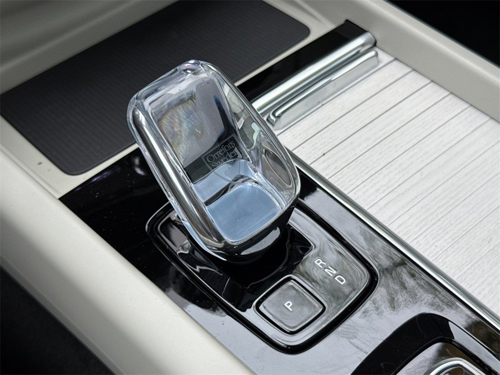 New 2026 Volvo XC60 T8 Ultra w/ Climate Package image 21