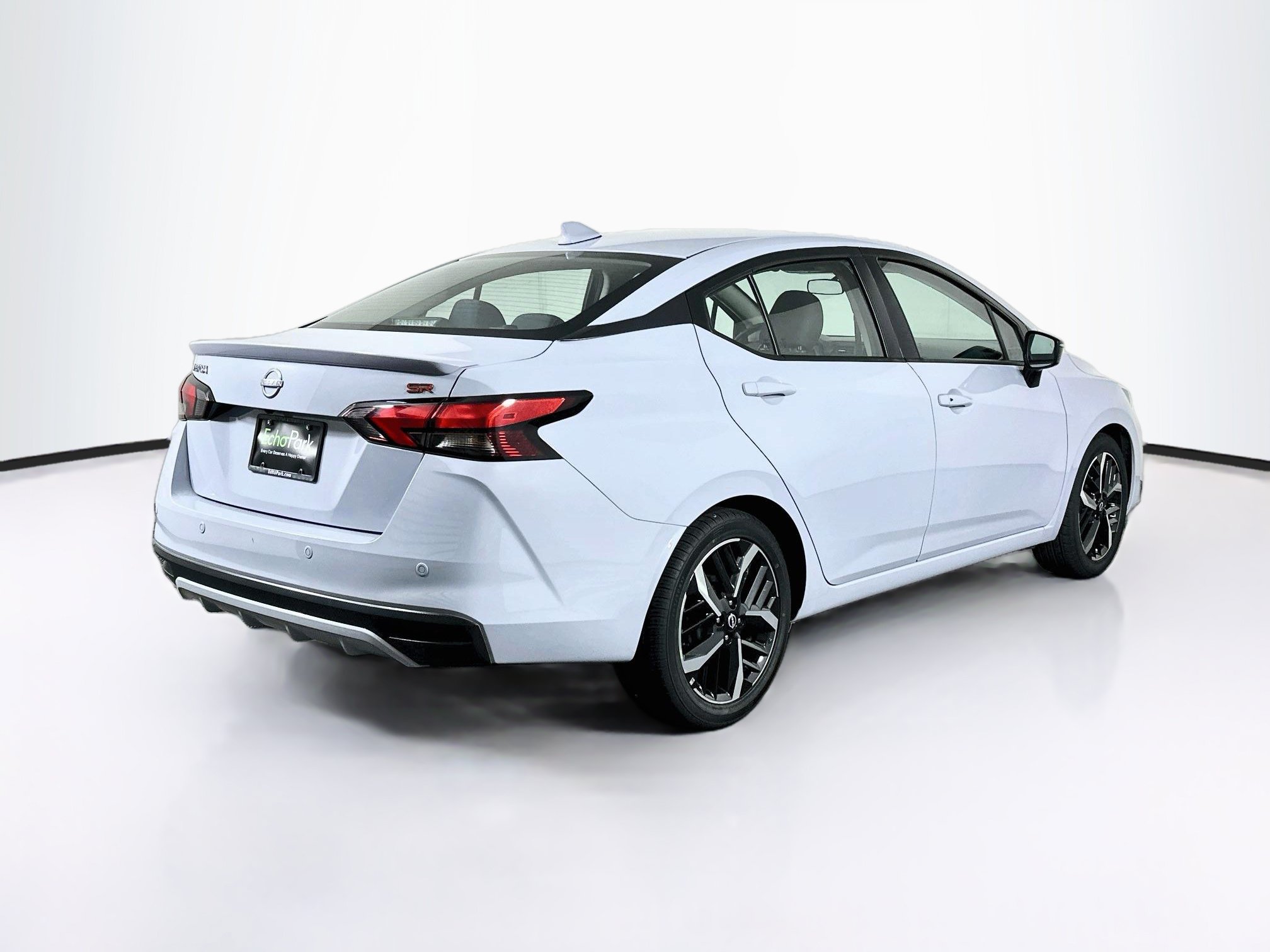 Used 2025 Nissan Versa SR FWD image 9