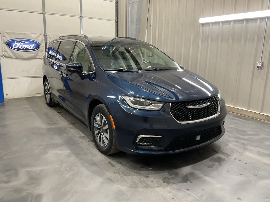 Used 2021 Chrysler Pacifica Touring-L image 1