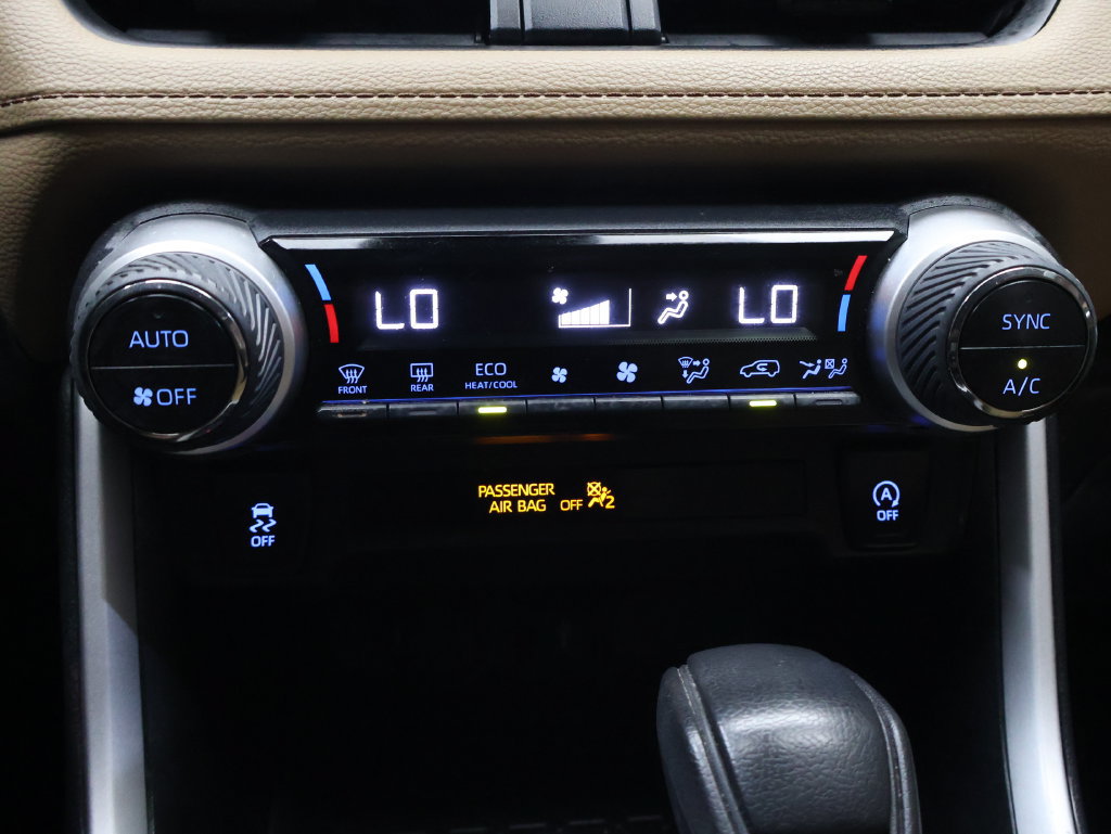 Used 2021 Toyota RAV4 XLE w/ Convenience Package FWD image 24