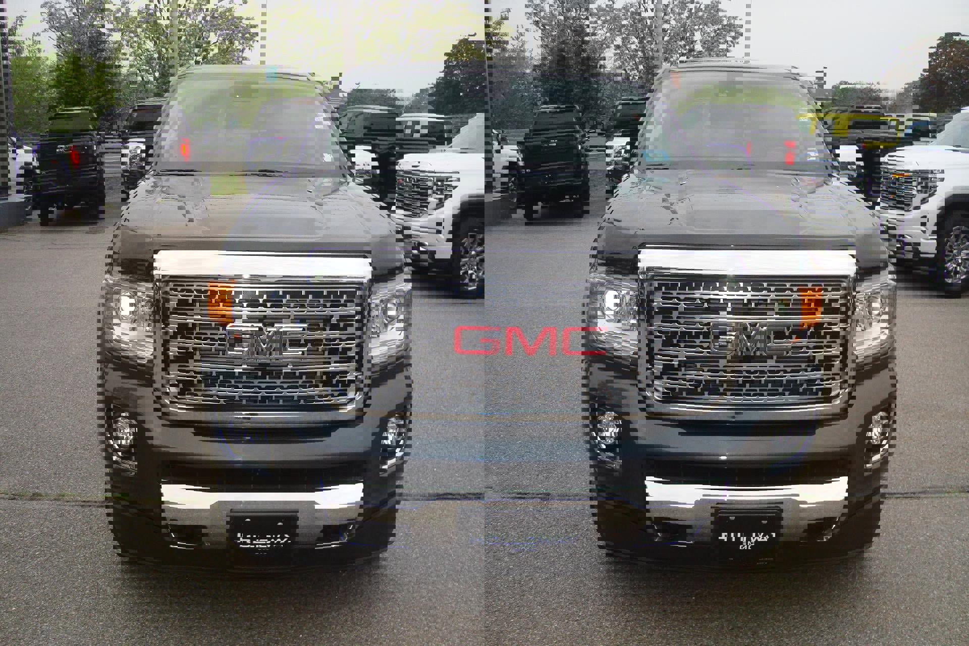 Used 2020 GMC Canyon Denali image 2