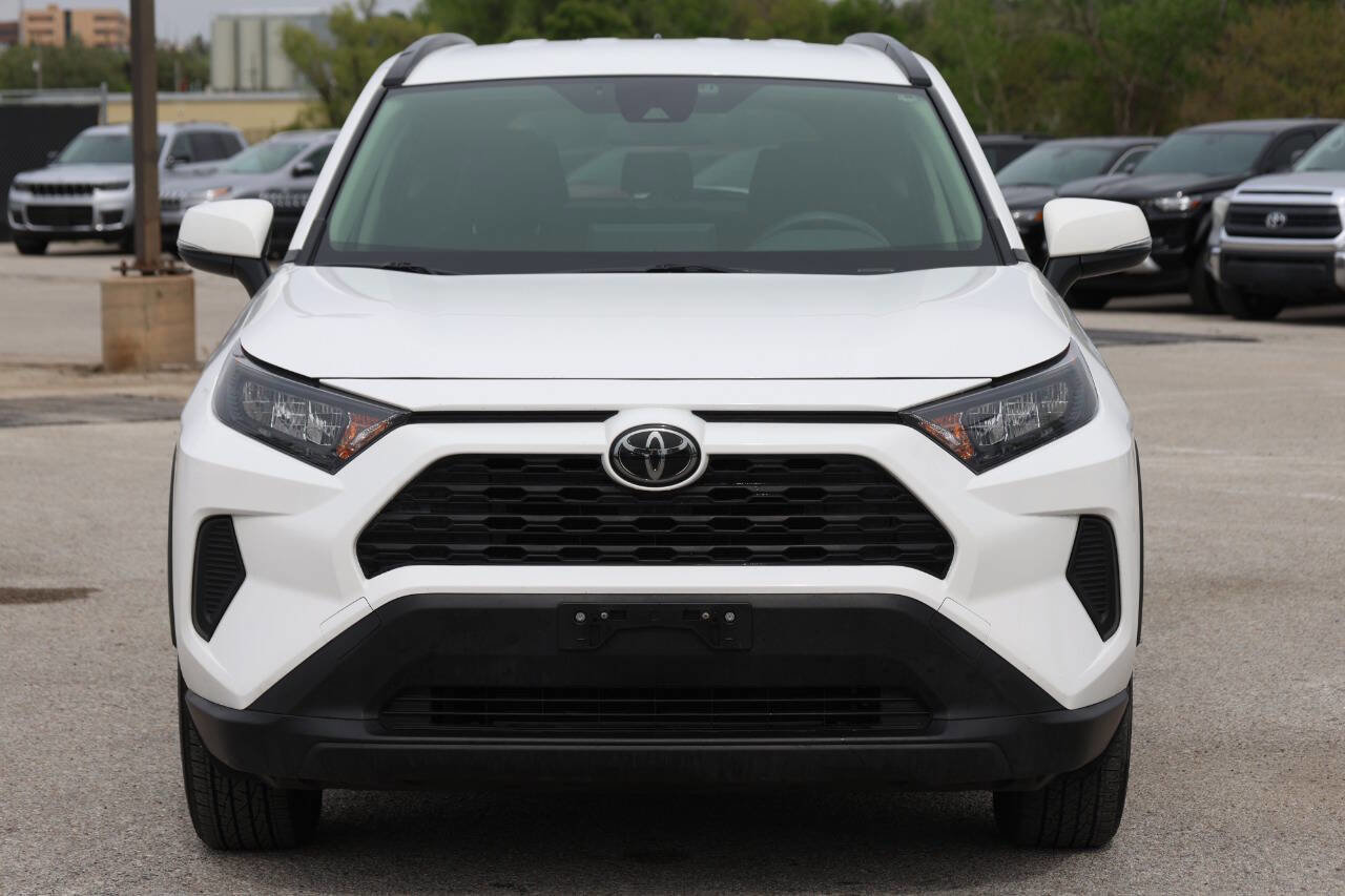 Used 2019 Toyota RAV4 LE AWD/4WD image 5
