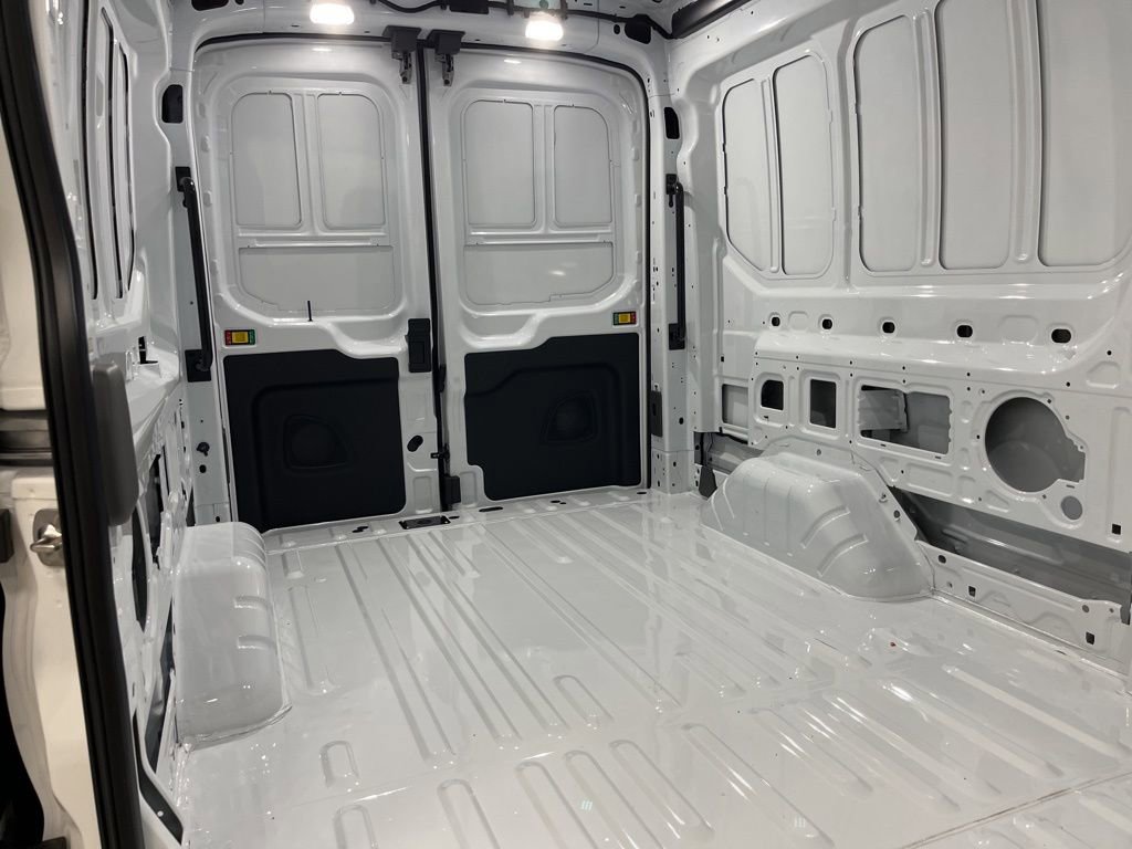 New 2025 Ford Transit 250 148 Medium Roof Extended AWD image 27