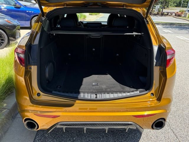 Used 2023 Alfa Romeo Stelvio Veloce AWD/4WD image 9