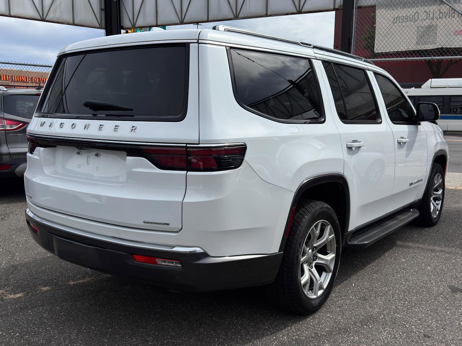 Used 2022 Jeep Wagoneer Series II image 4