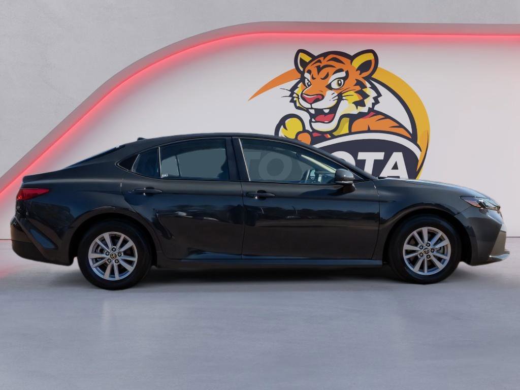 Used 2025 Toyota Camry LE FWD image 4