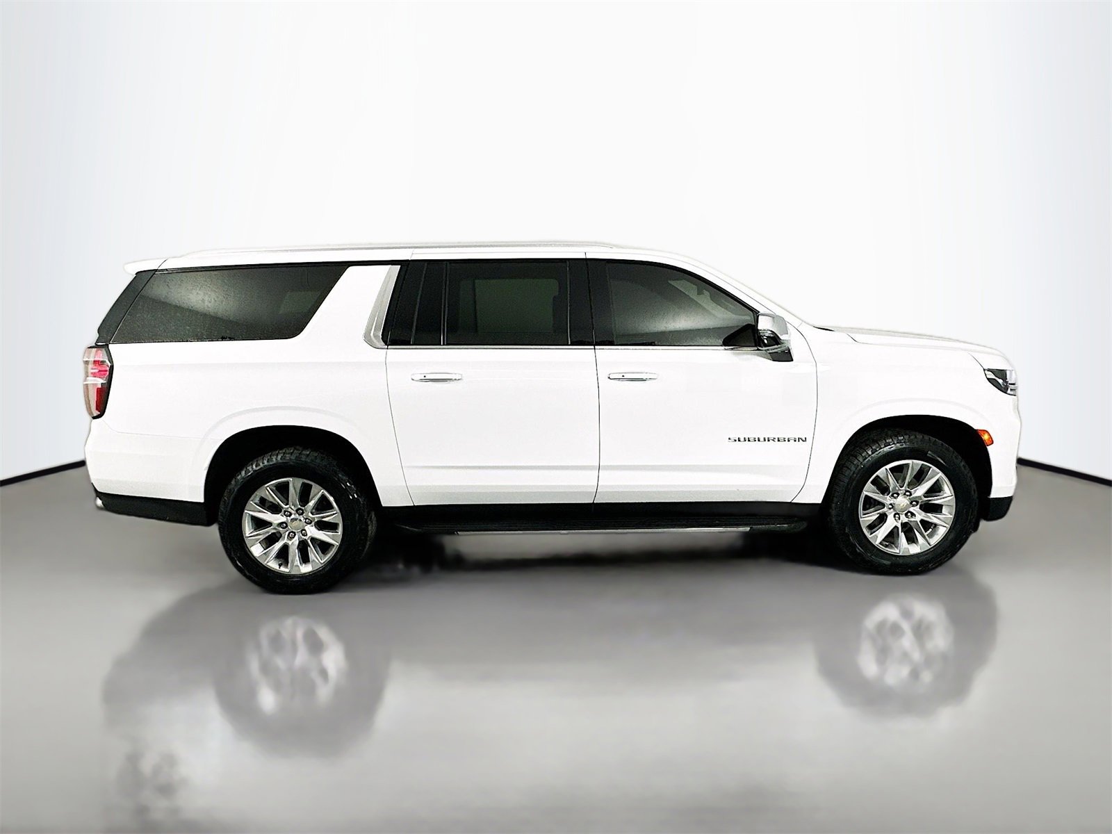 Used 2021 Chevrolet Suburban Premier w/ Premium Package image 8