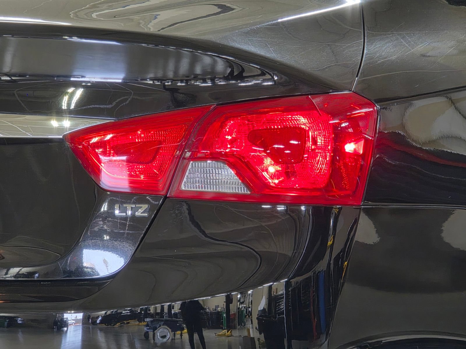 Used 2015 Chevrolet Impala LTZ FWD image 12