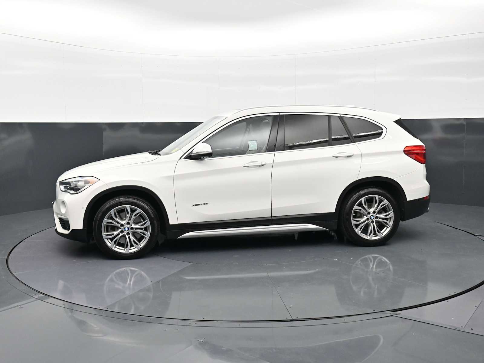 Used 2016 BMW X1 xDrive28i image 8