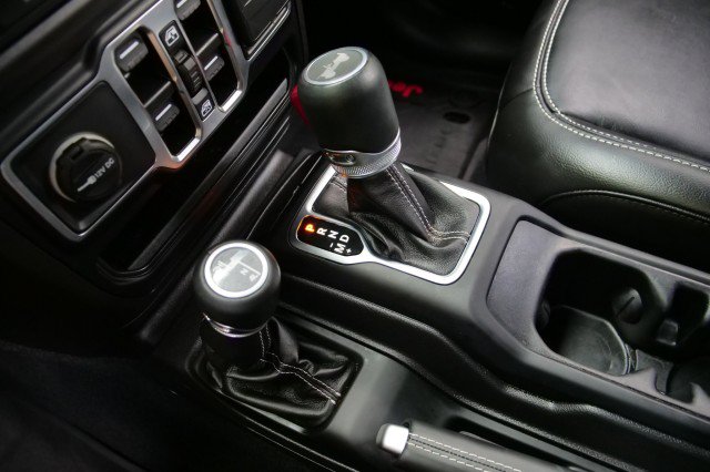 Used 2022 Jeep Wrangler Unlimited Sahara w/ Cold Weather Group AWD/4WD image 21