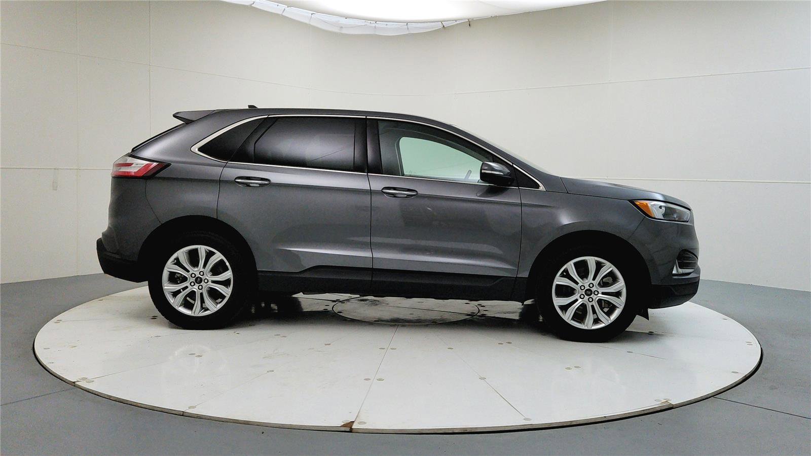 Used 2024 Ford Edge Titanium image 9