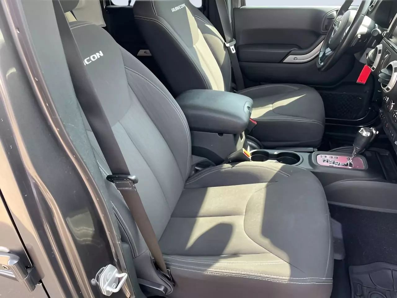 Used 2018 Jeep Wrangler Unlimited Rubicon w/ Cold Weather Group image 23