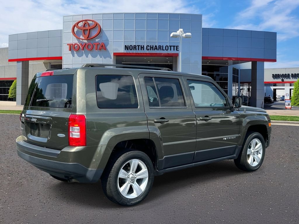 Used 2016 Jeep Patriot Latitude AWD/4WD image 7