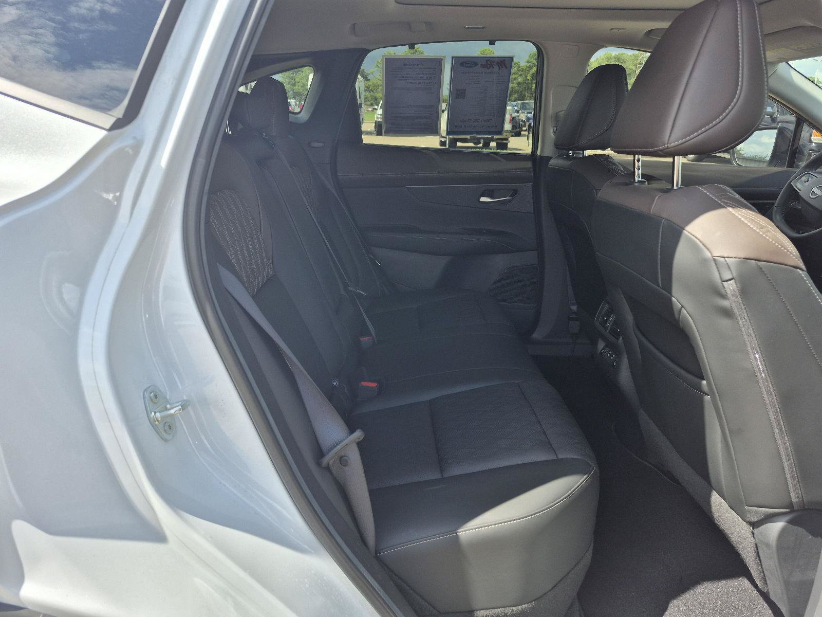Used 2025 Nissan Murano Platinum AWD/4WD image 12
